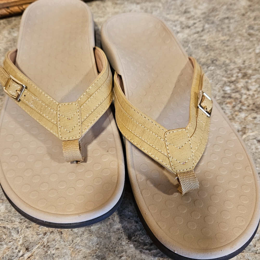 Vionic Tide Patty thong sandals tan NWOT
